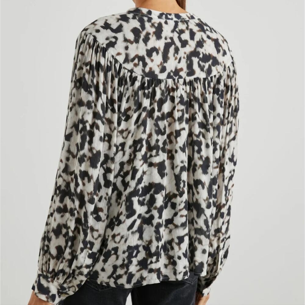 Rails Fable Blurred Cheetah Print V-Neck Blouse Flounce Sleeve NWT XLarge XL - Picture 5 of 16
